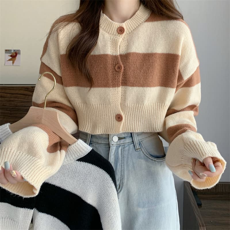2024 Early Autumn New Retro Gentle Style Round Neck Loose Short Striped Knit Sweater for Women Thin Knitwear Outerwear