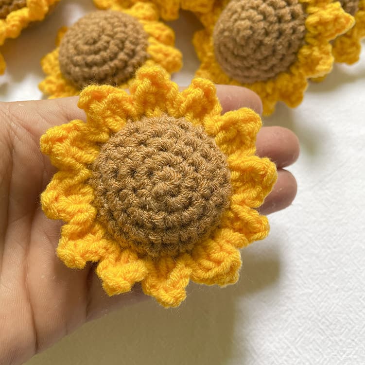 DIY Hand-Knitted Sunflower Heads Crocheted Finished Knit Sunflower Pendant Semi-finished Sunflower Bouquet