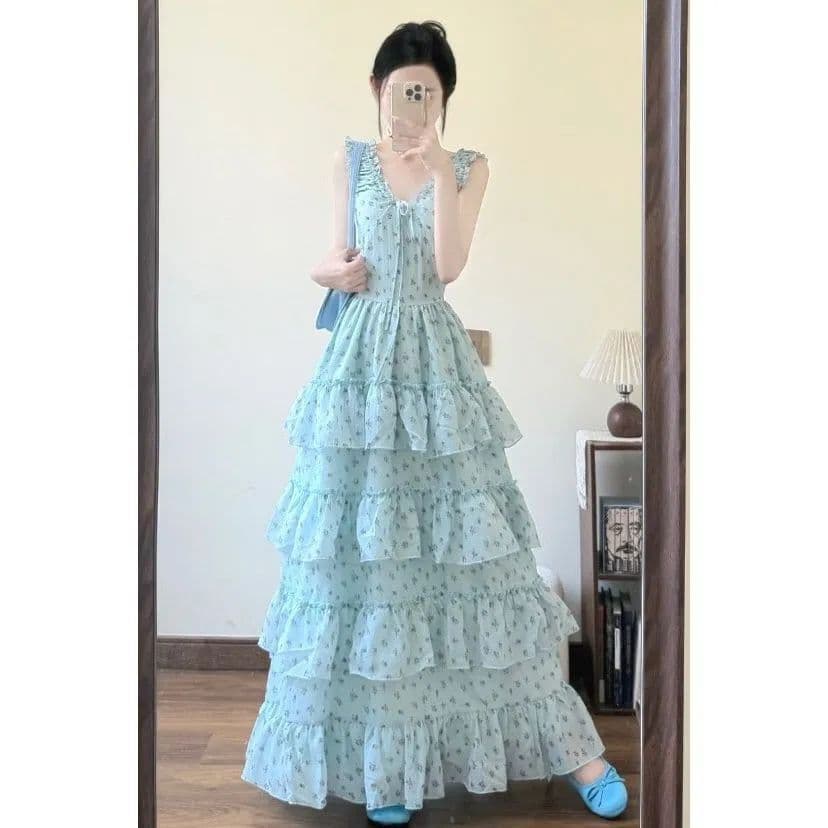 Summer seaside vacation beyond the blue floral dress women's 2026 new slim temperament cake dress long dress
