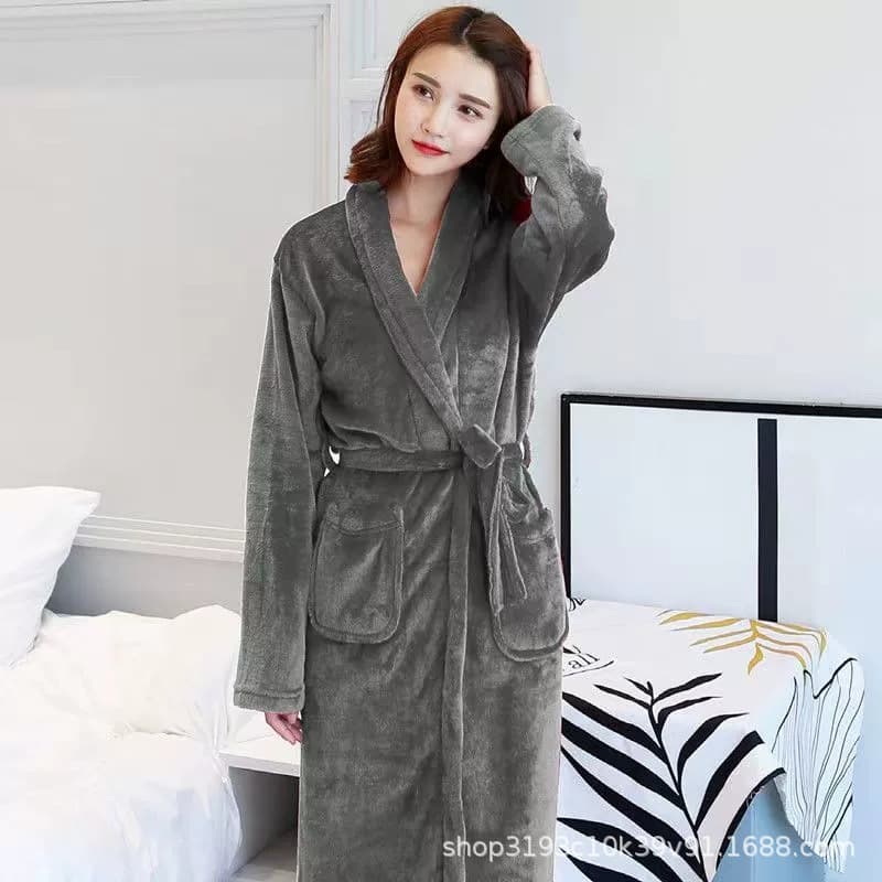In Stock Nightgown Women's Flannel Simple Pajamas Coral Fleece Bathrobe Long Nightgown Autumn and Winter New Thickened Morning Gown