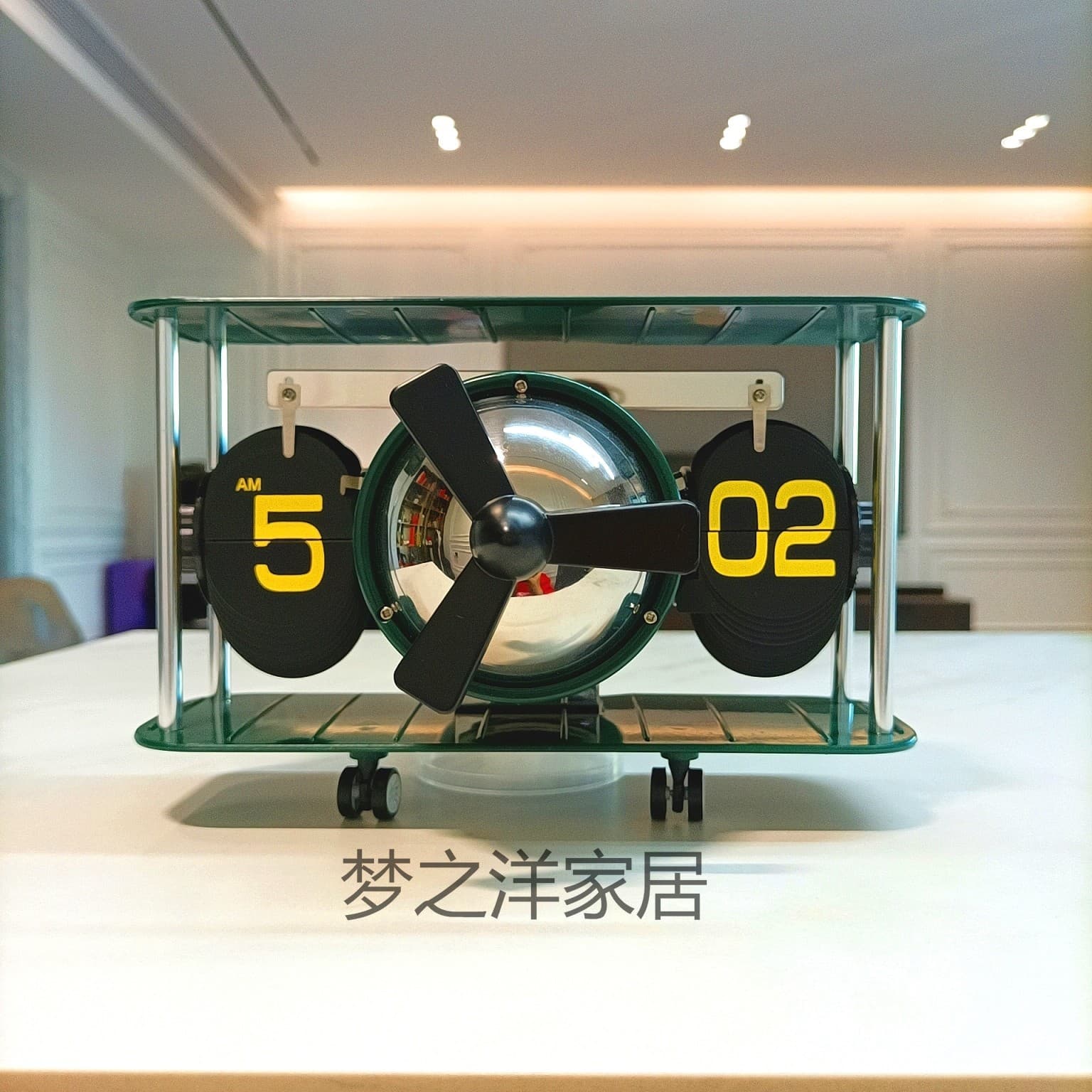 Creative and wonderfully engraved German aircraft page clock, simple home retro table clock, fighter jet propeller model decoration