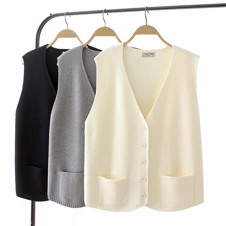 Simple and casual plus-size knitted vest, suitable for plus-size women weighing up to 200 pounds, perfect for spring, V-neck sweater vest, 3099 yuan.