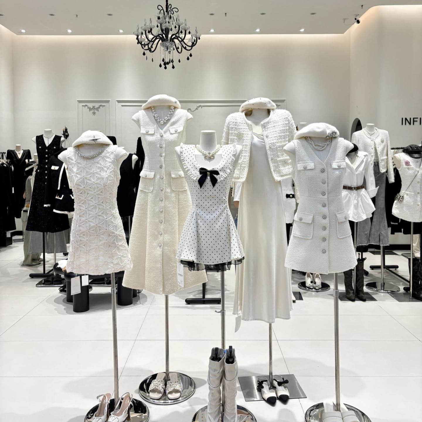 First-line brand boutique summer Chanel-style dresses, pants, and suits for women, direct from factory, live-streaming supply wholesale.