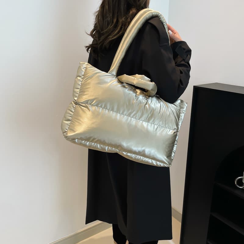 Cross-border women's underarm bag large capacity shoulder handbag padded cotton bag casual trendy cloud pleated tote wholesale