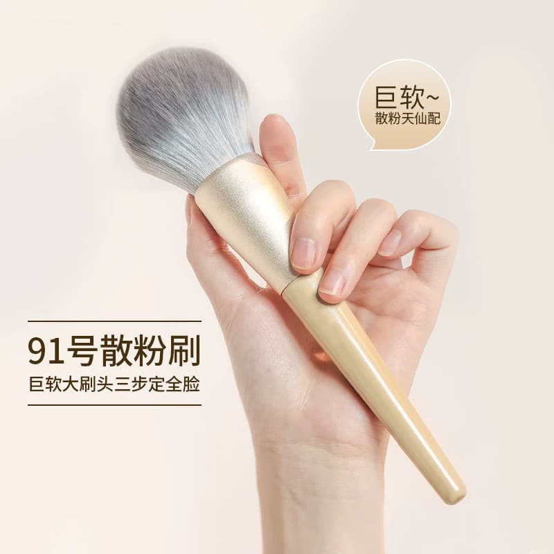 Extra large loose powder brush with soft bristles, fluffy blush, makeup setting powder, Internet celebrity female makeup brush that does not pierce the face