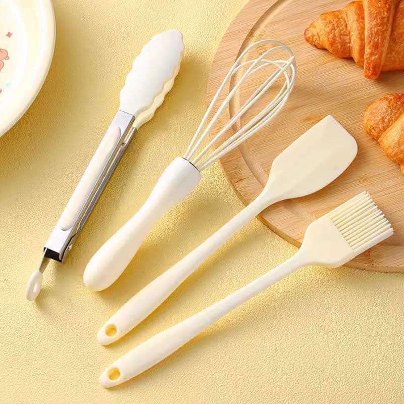 Mini Silicone Baking Set of 3 Pieces, High-Temperature Resistant Cake Cream Silicone Spatula Egg Beater Silicone Oil Brush