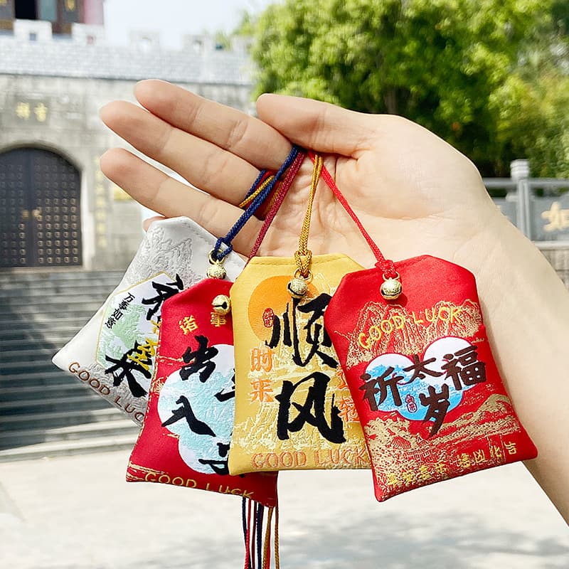 High-end Chinese-style creative neck-hanging amulet sachets and fragrant bags wholesale for scenic spots and temples, for blessing and protection.