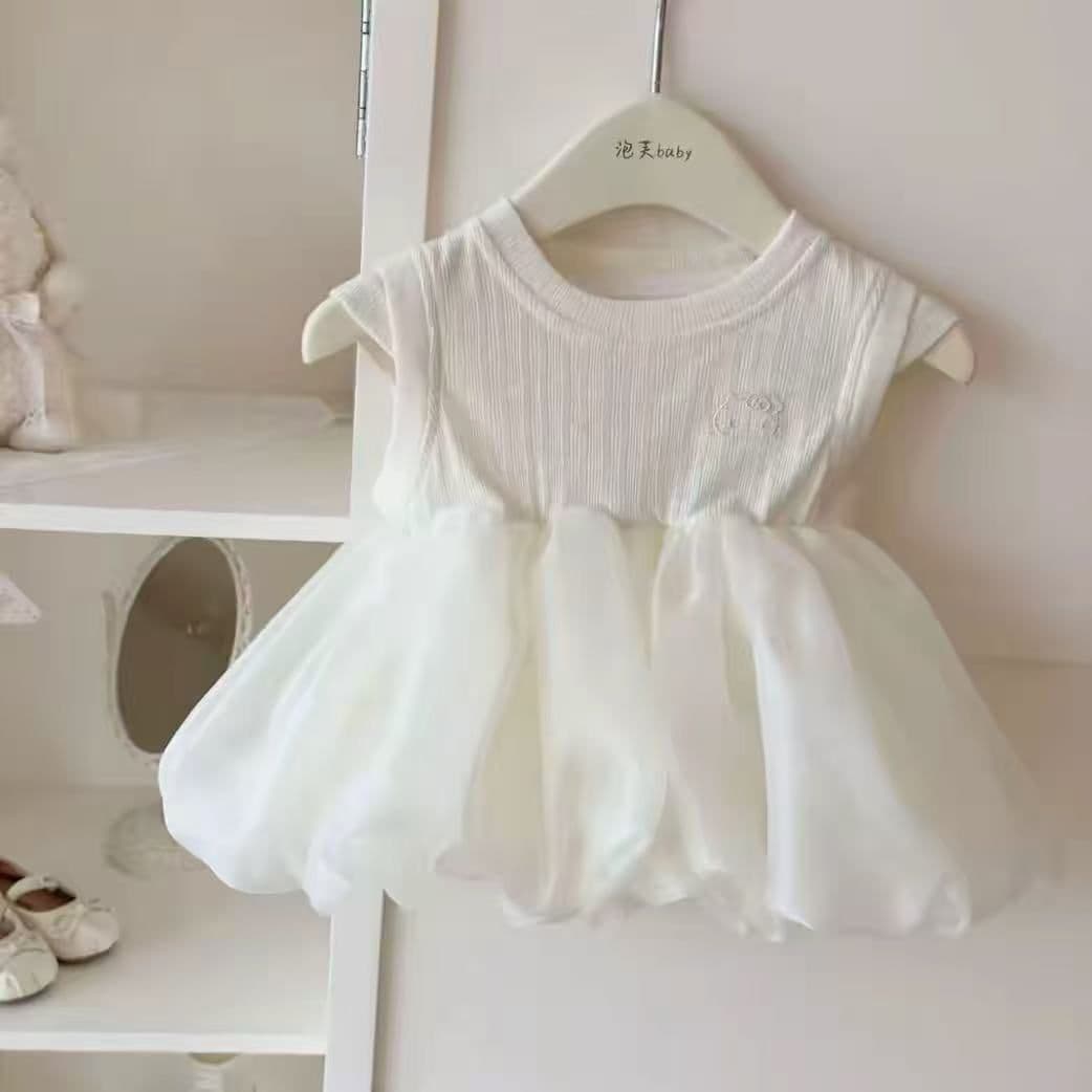 Summer baby girl's sleeveless harem baby princess skirt with full skirt, one-month-old baby girl's 100-day-old dress harem