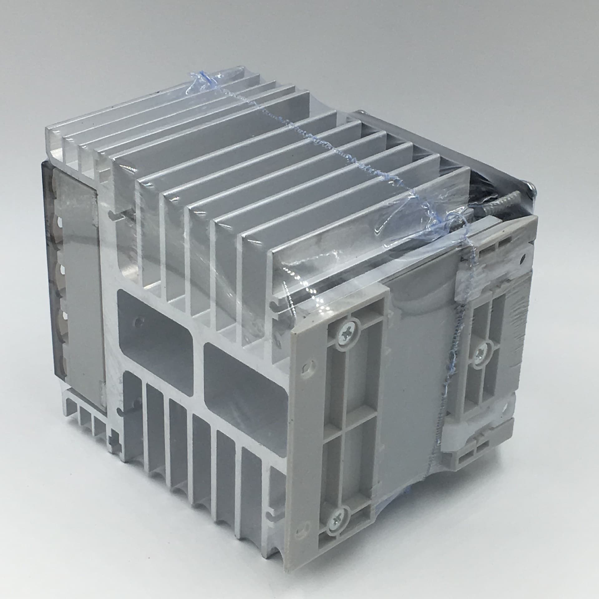 Original Xinda CLION rail-type three-phase solid-state relay CAG6-3/032F-38 80Z with radiator