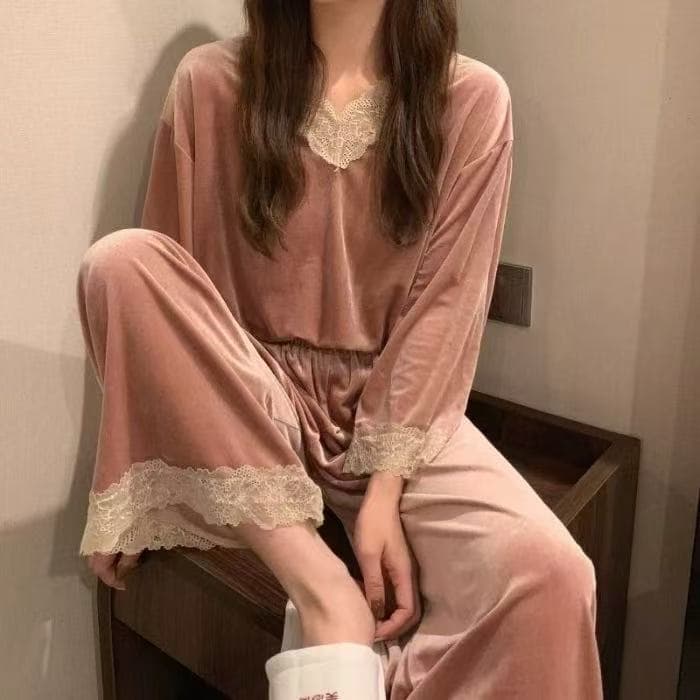 Cross-Border Export Bestseller Pajamas for Women, Spring/Autumn Lace Gold Velvet Long-Sleeve Sweet V-Neck Homewear Two-Piece Set