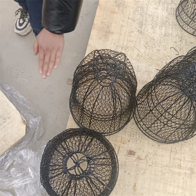 Factory direct garden metal mesh covers, anti-cat scratch and anti-dog bite protection covers, household small sapling protection covers
