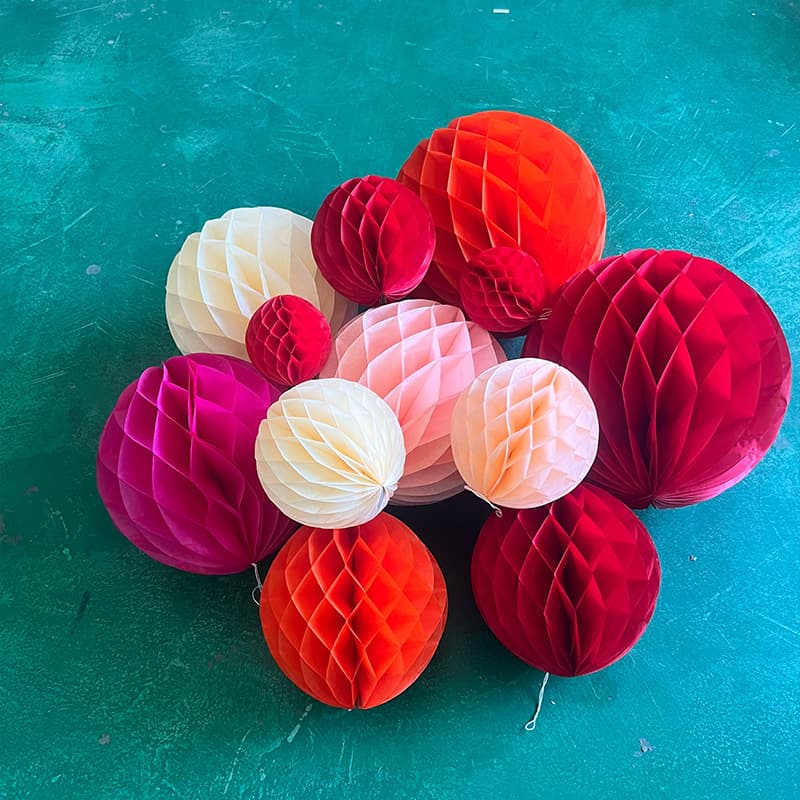 Wholesale Birthday Pillar Honeycomb Ball Wedding Holiday Decoration Honeycomb Lantern Paper Garland Trendy Wedding Room Decoration