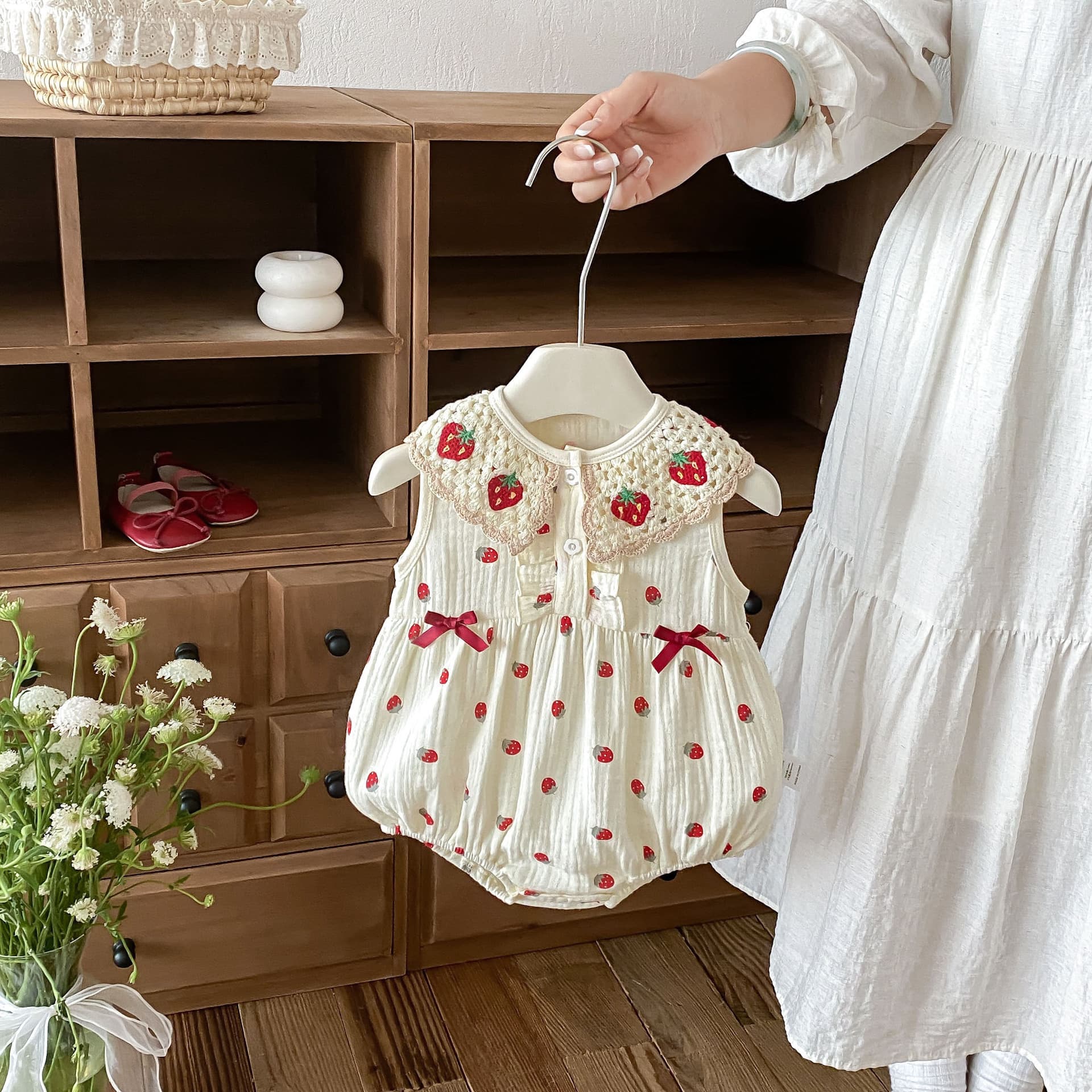 Summer Baby Breathable Bodysuit Hand-Crocheted Sweet Strawberry Lace Romper Baby Girl Onesie Newborn Clothes
