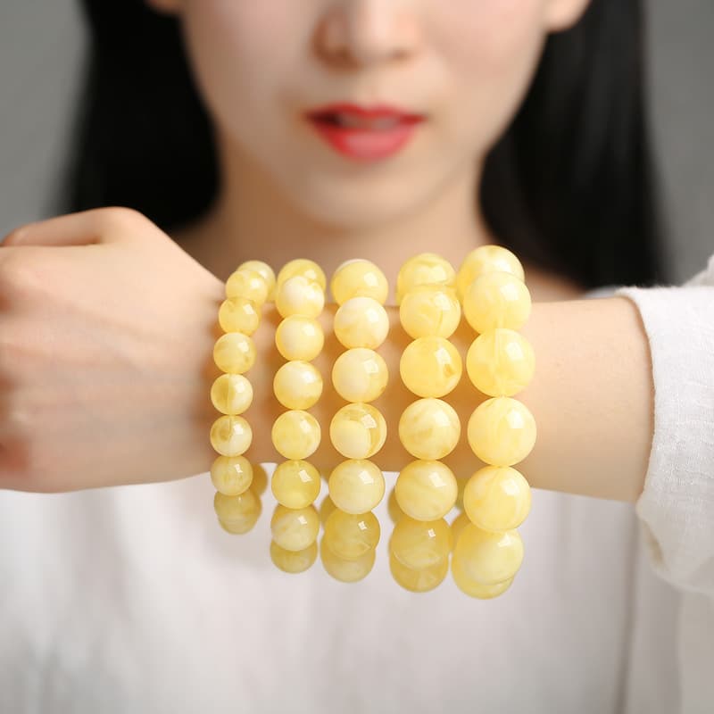 Manufacturer wholesale old beeswax white flower beeswax bracelets 108 pieces second generation chicken fat yellow full honey round beads bracelets for men and women