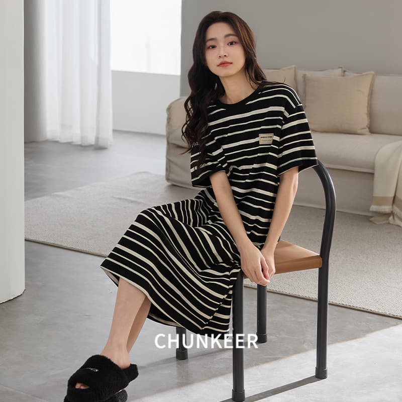 Striped Short Sleeve Nightgown for Women, Summer New Round Neck Loose Casual Korean Plus Size Loungewear, Suitable for Outdoor Wear as Pajamas