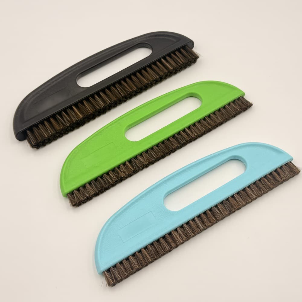 Tools for pasting wallpaper, wall coverings, murals and wall coverings. Horsehair three rows and two rows of brushes, thickened and encrypted, medium and long hair.