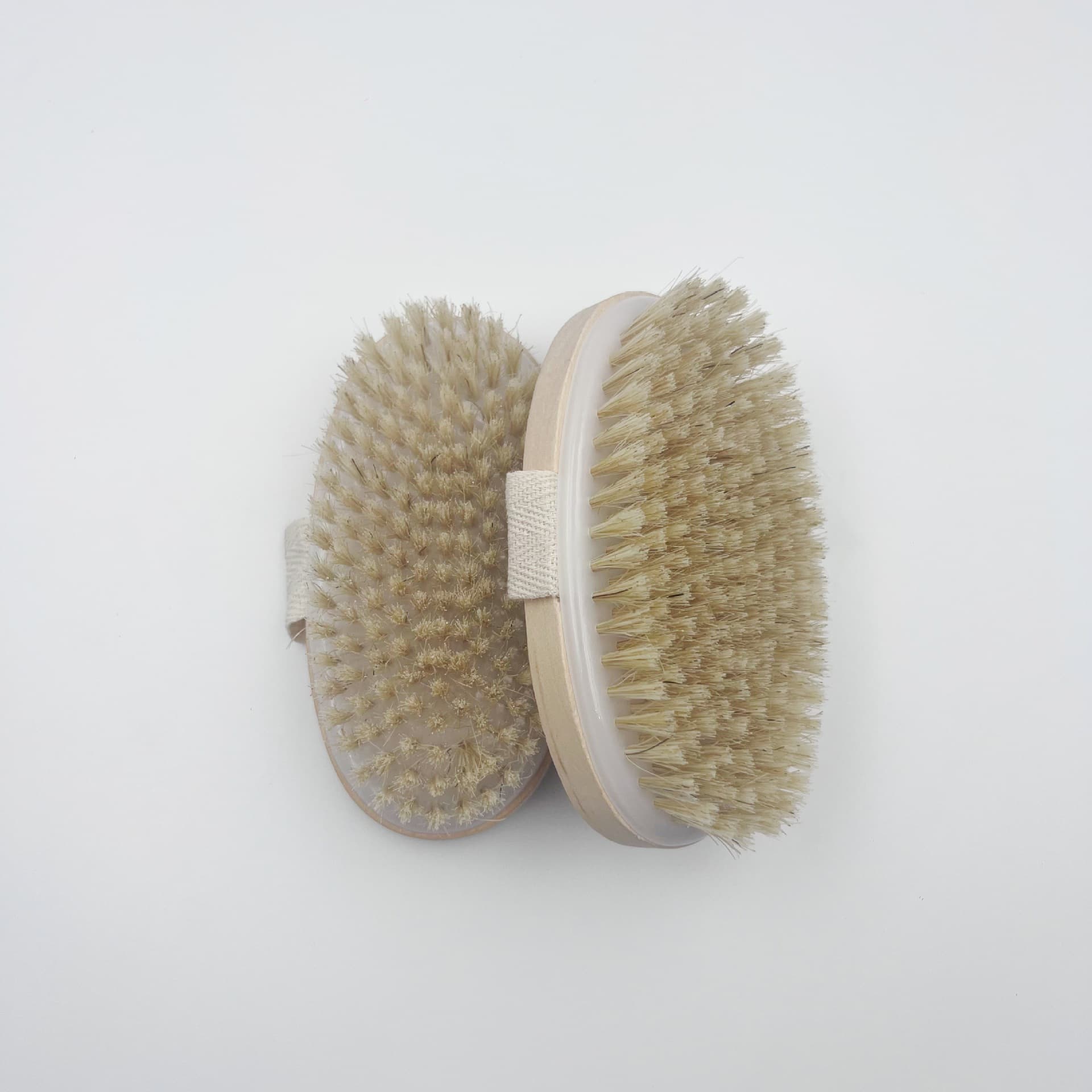 He Mu Handleless Dry Body Brush, Natural Pig Bristles That Don't Irritate the Skin, Dual-Purpose Brush for Removing Cellulite and Massaging