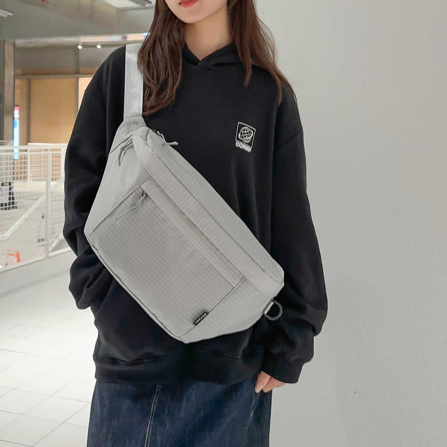 Women's simple large-capacity plaid crossbody bag, casual and versatile outdoor backpack, men's sports shoulder bag, trendy.
