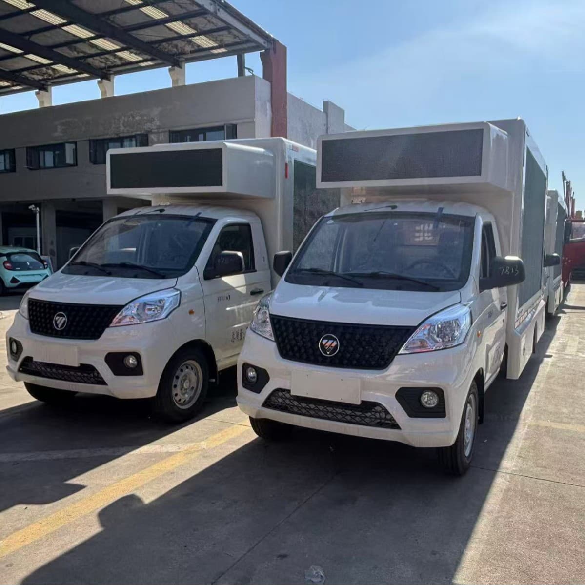 Howo Promotional Advertising Vehicle Manufacturer Advertising Vehicle Stage Vehicle Multifunctional Advertising Promotional Stage Vehicle