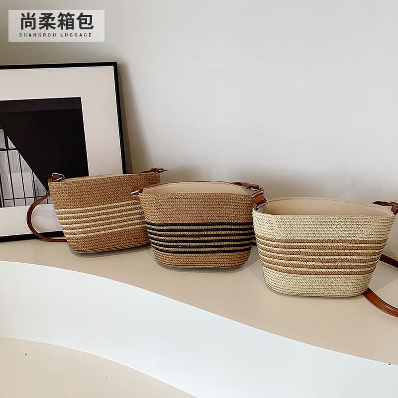 French Retro Woven Bag for Women, Fashionable Straw Bag, Internet Celebrity Vacation Beach Bag, Casual Crossbody Bag, Simple and Versatile