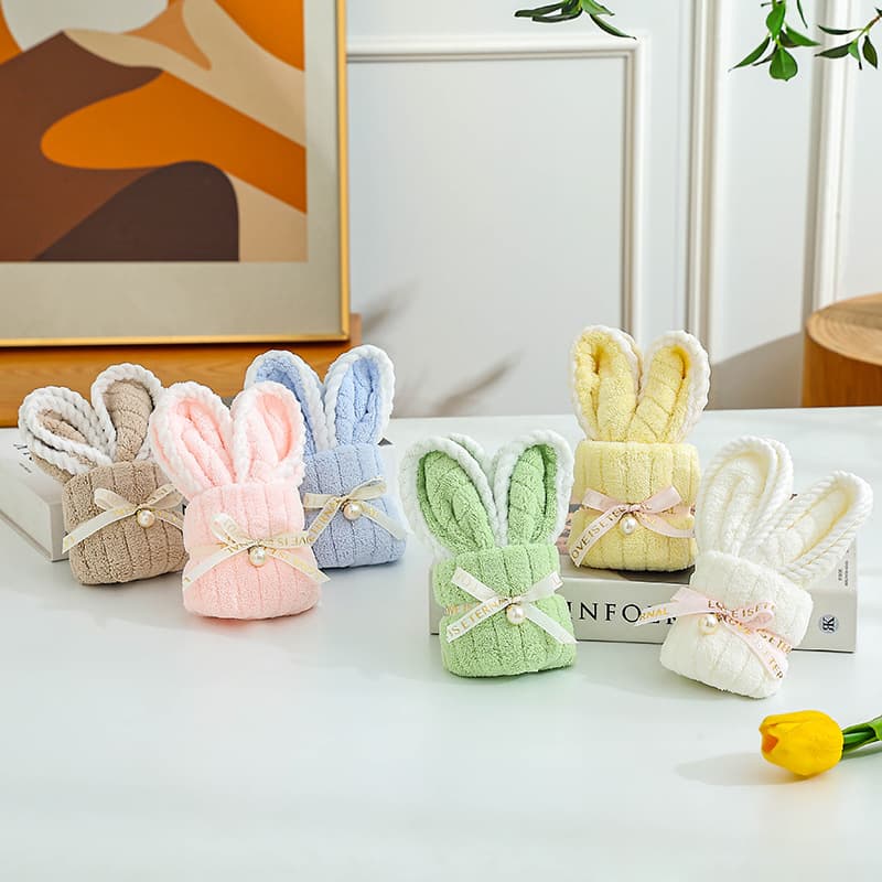 Cute bunny-shaped towels as a gift, birthday present, wedding favor, or creative opening gift for kindergarten.