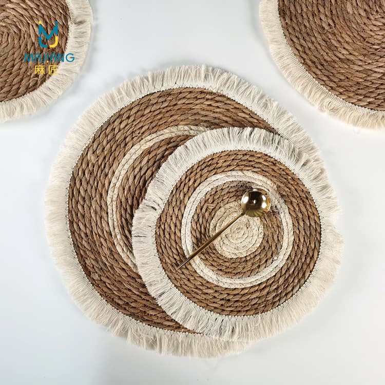 New Creative Grass Weaving Dining Mat Tassel Edge Lotus Straw Corn Skin Thickened Sand Pot Heat Insulation Mat Tea Cup
