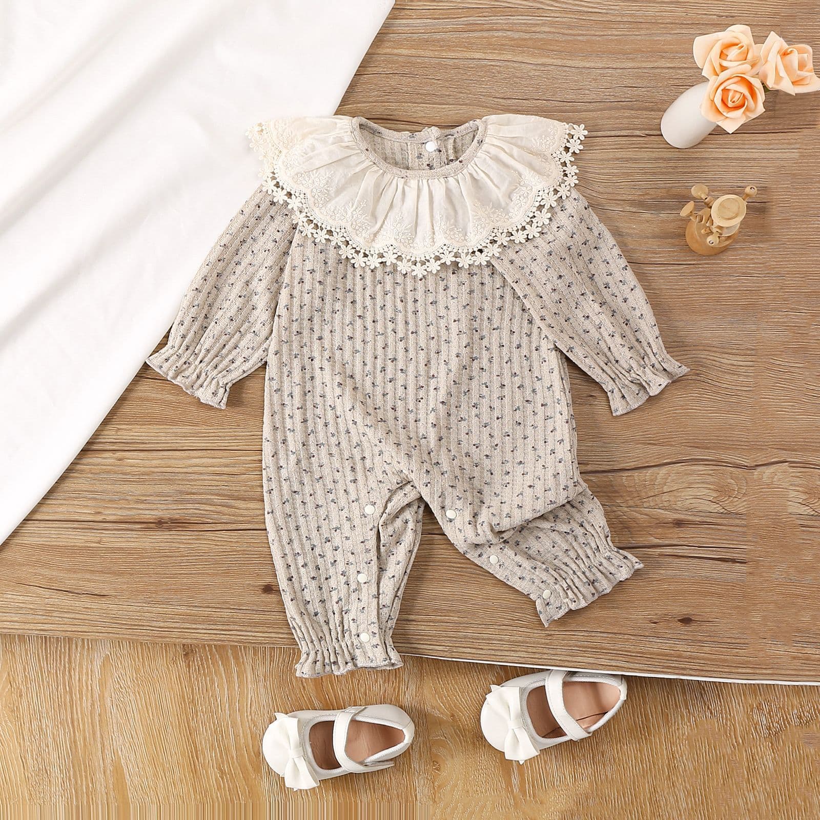 Baby jumpsuit, autumn pure cotton, small floral, lotus leaf collar, triangle harem, Korean version, baby girl's baggy clothing, crawling suit
