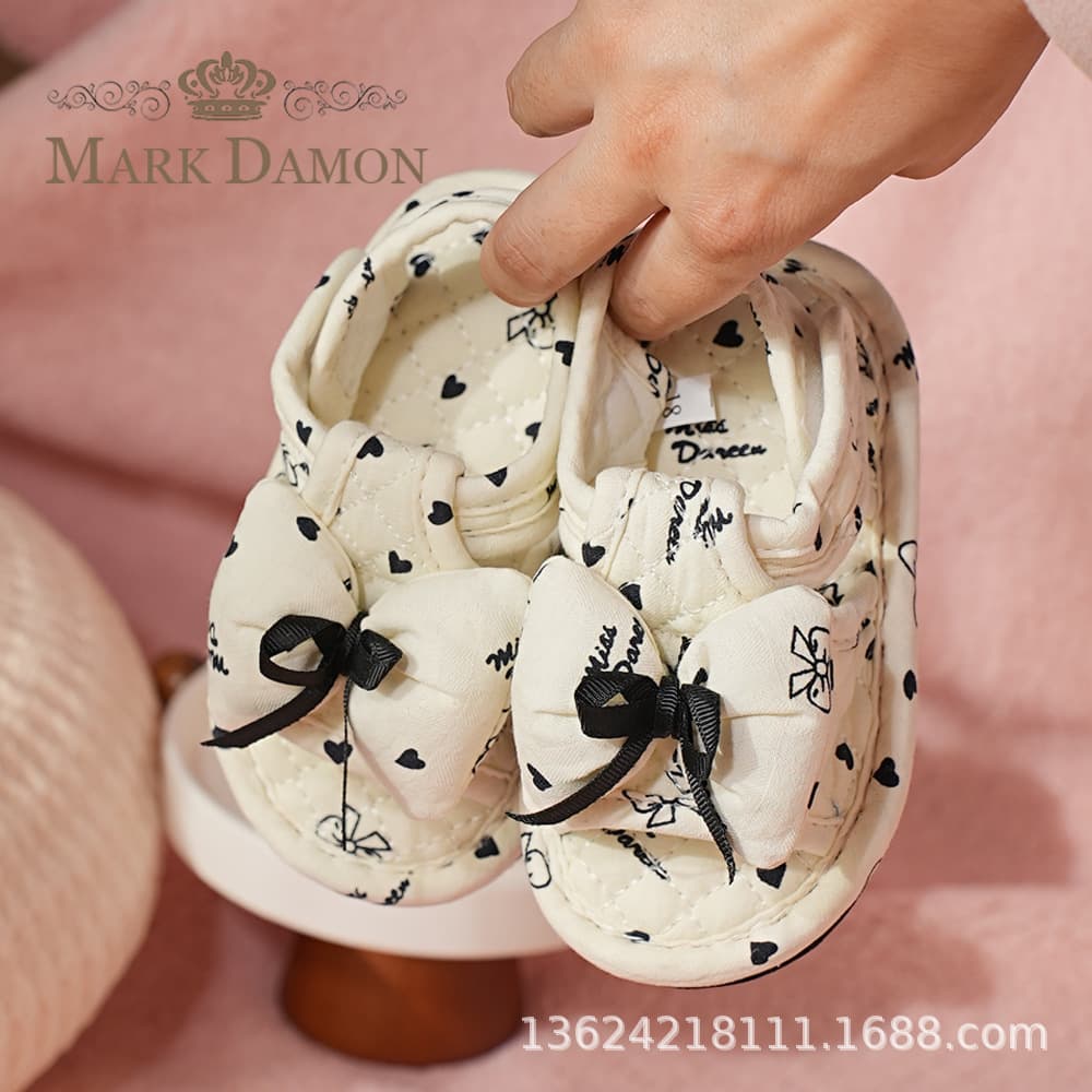 New cute cartoon children's slippers 1-3 years old baby toddler shoes indoor home non-slip silent cloth bottom slippers