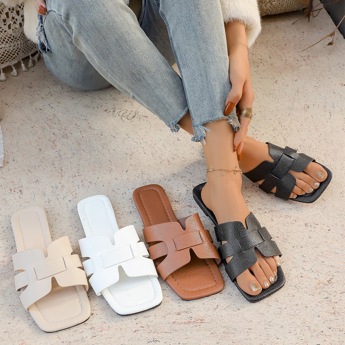 2026 Summer New Fashion Multicolor Flat Sandals for Women's Outerwear Versatile Casual Beach Slippers Women's Large Size Wholesale