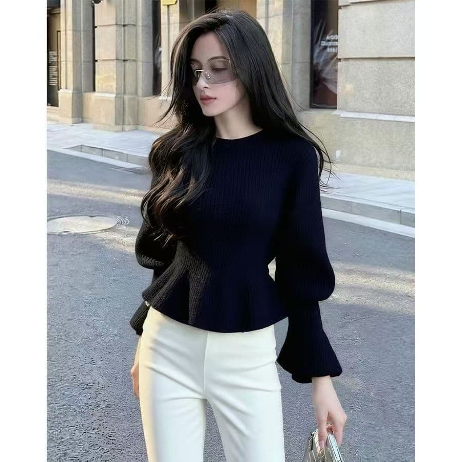 Spring black solid knit top for women, fashionable and stylish waist-cinching sweater with flared sleeves, suitable for both outerwear and inner wear