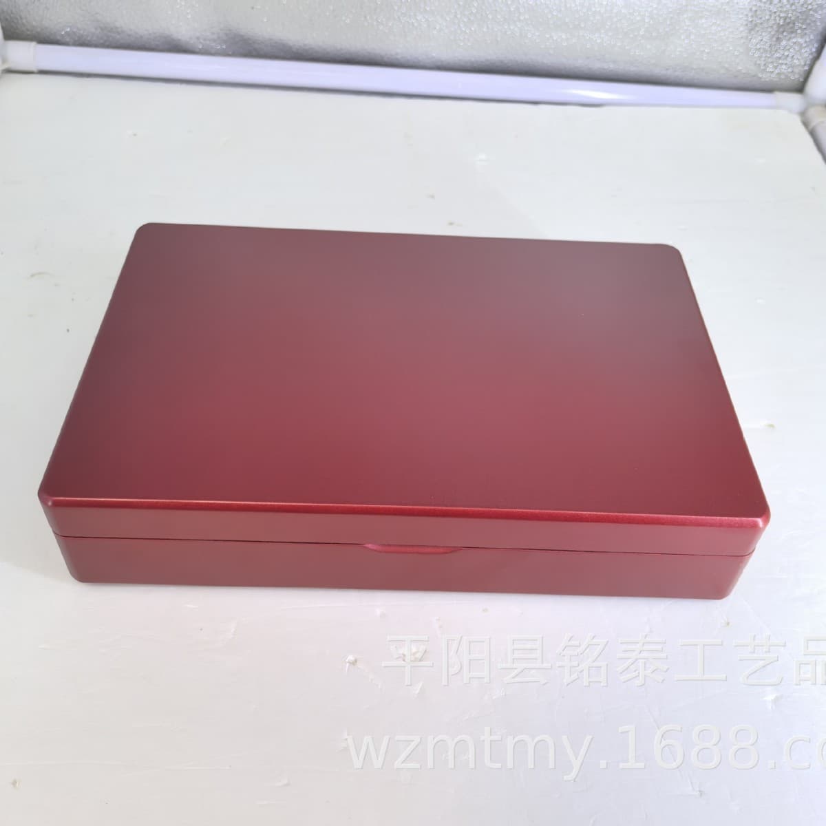 Ready-made wooden pearlescent red matte storage box, medal/award commemorative case, multiple color options gift box
