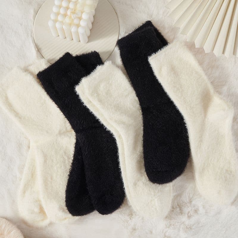 Factory direct sales mink fur socks for women, mid-calf autumn and winter fleece-lined thickened fluffy black and white sleep furry socks