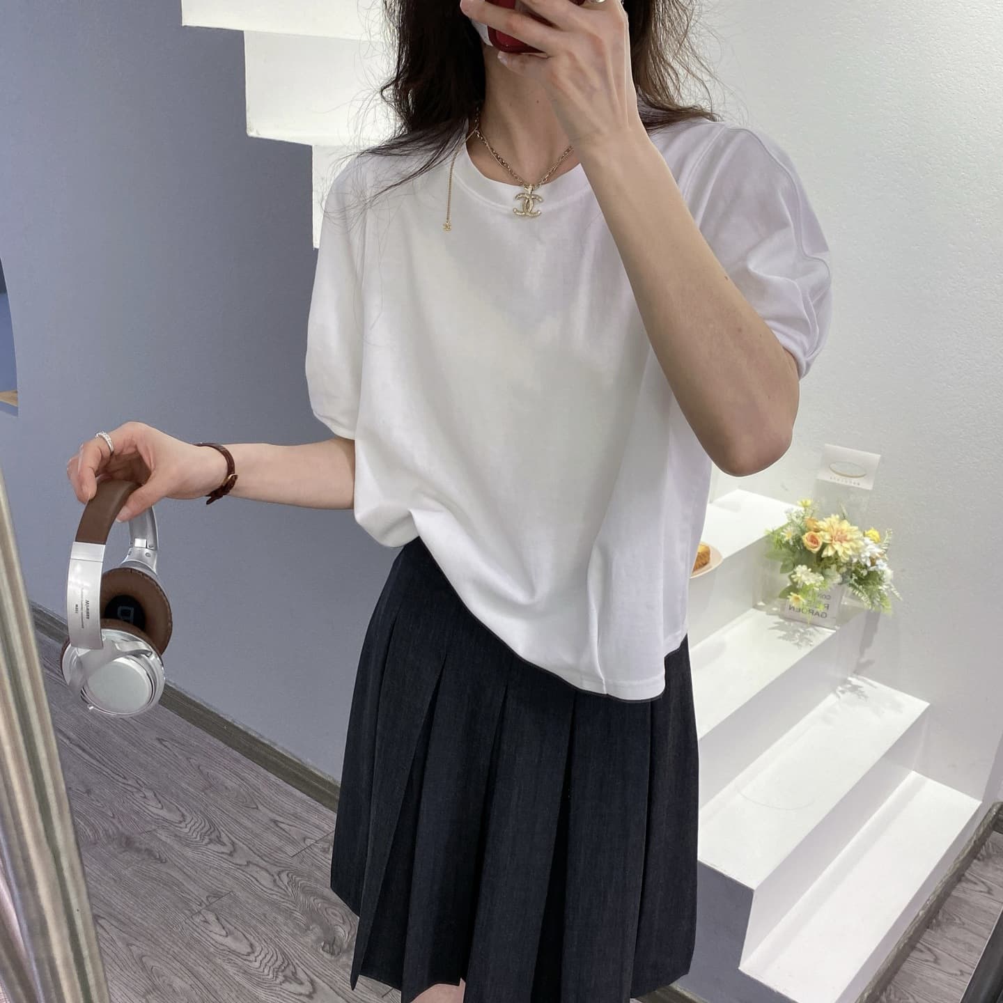 Designed with Pleated Sleeves, Black and White T-Shirt for Women, Simple Korean Style, Loose and Versatile, Suitable for Layering, Short-Sleeved Top for Petite Figures R64