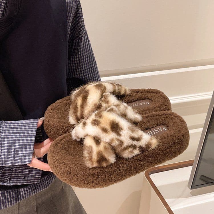 New Design Thick Sole Leopard Print Plush Slippers for Women 2025 Autumn Winter Niche Height-Increasing Cross Strap Fashion Cotton Slippers