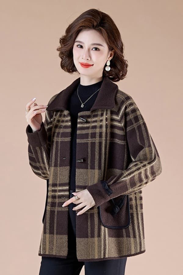 Stylish woolen coat for middle-aged and elderly women, fashionable and elegant plaid clothing for seniors, perfect for autumn and winter.