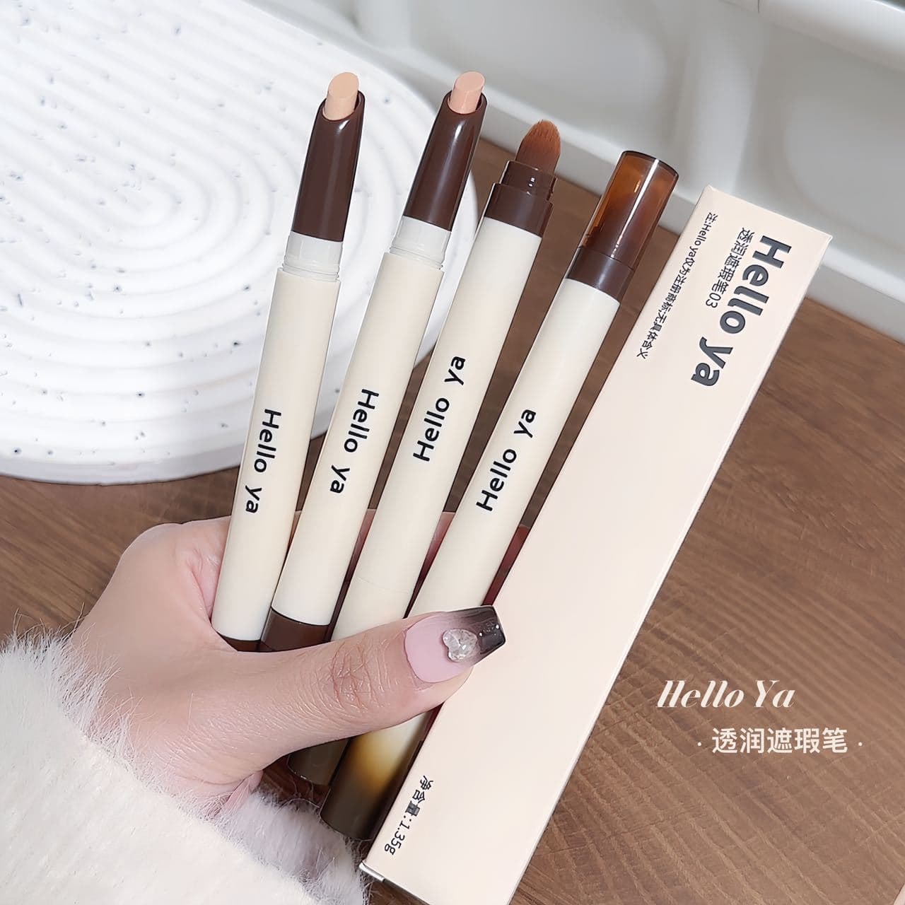 Helloya Moisturizing Concealer Pen for Covering Acne Scars, Dark Circles, Brightening Skin Tone, Concealer Pen with Blending Brush, Multi-Use