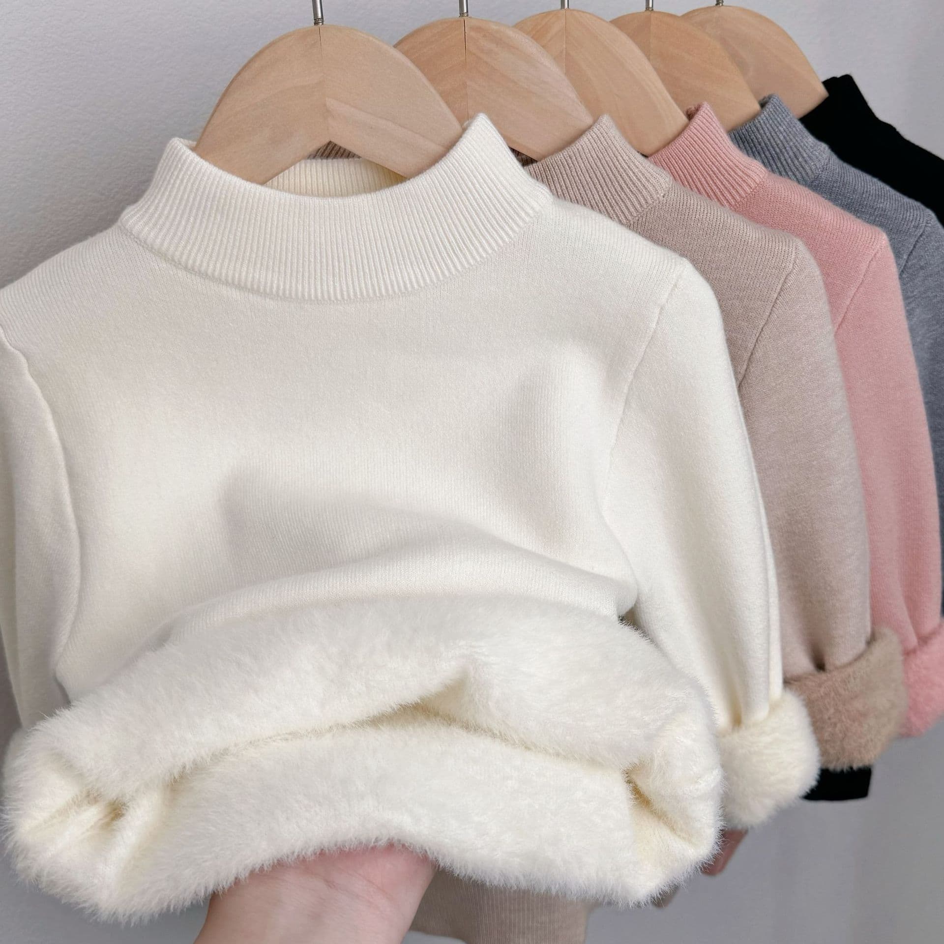 Children's Sweater 2025 Autumn/Winter Round Neck Integrated Fleece Solid Color Base Layer Knitwear, Girls' Pullover Sweater Top Trendy