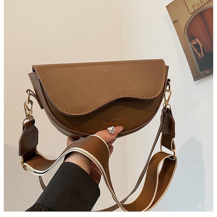 Trendy Retro Versatile Small Crossbody Bag Fashionable Single Shoulder Underarm Bag Saddle Bag Street Style PU Material
