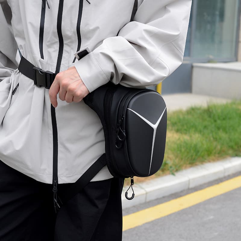 Large Capacity Rider Waterproof Wear-Resistant Instant Backpack Expansion, Reflective Strip Headphone Jack, Multi-Compartment Outdoor Sports Style