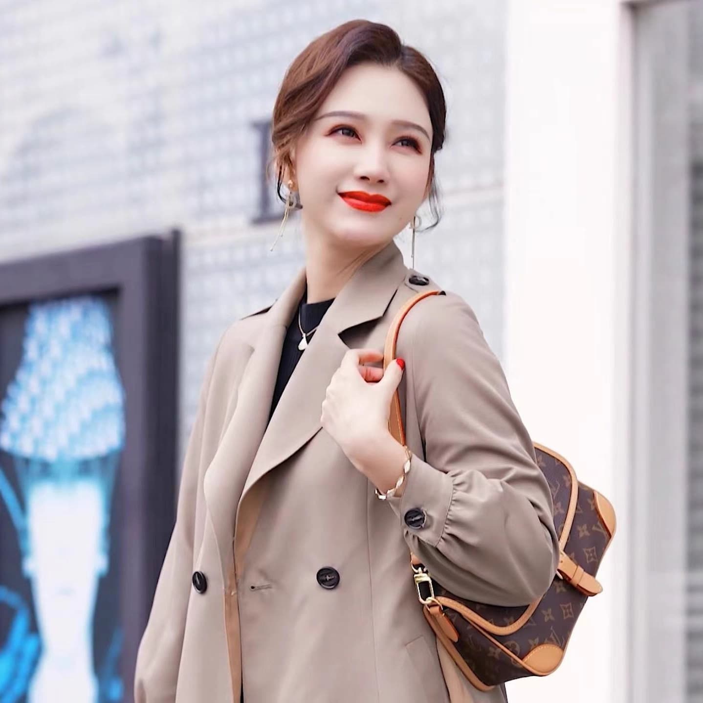 Reversible windbreaker, you can try this British style dress jacket, double-sided and two-color reversible windbreaker for women