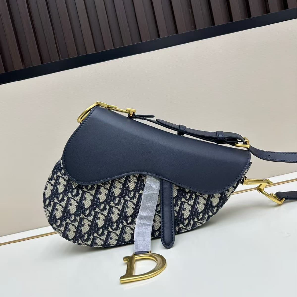 D Brand Bag Women 2024 New Stylish Premium Solid Color Saddle Bag Versatile Fashion Shoulder Crossbody Phone Bag
