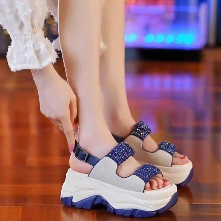 Thick-soled platform sports sandals for women's outer wear 2025 summer new versatile bright diamond beach Roman sandals for women