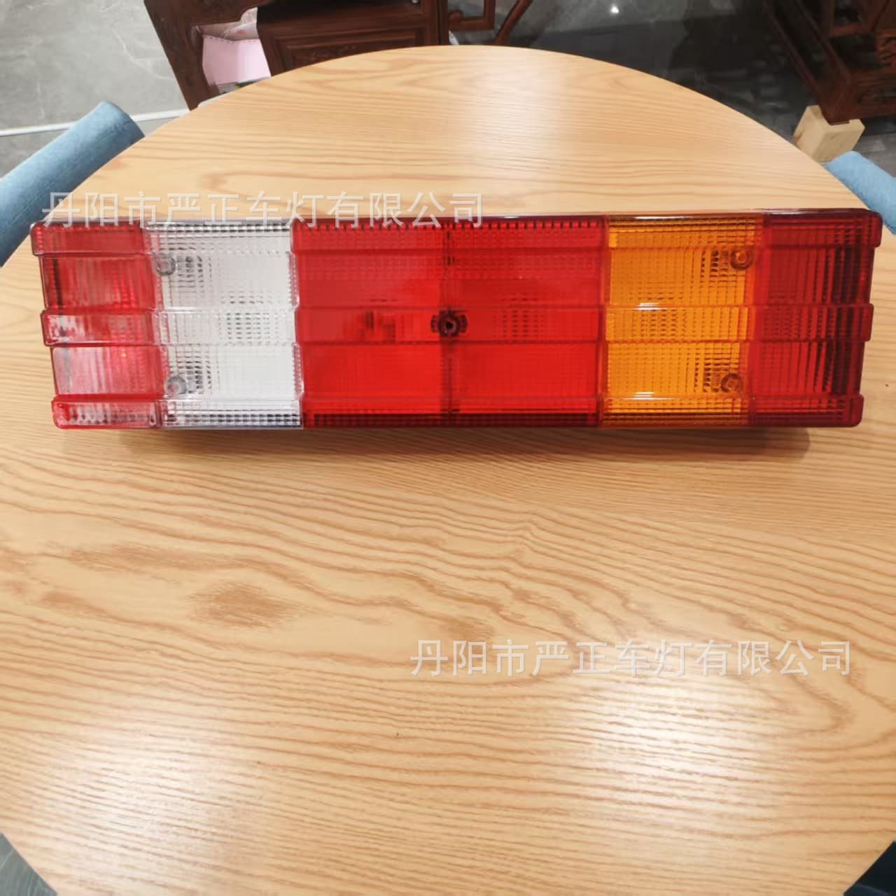 Factory direct supply suitable for Oka-Benz truck rear tail lights MP2 rear tail 0015406370 00154062