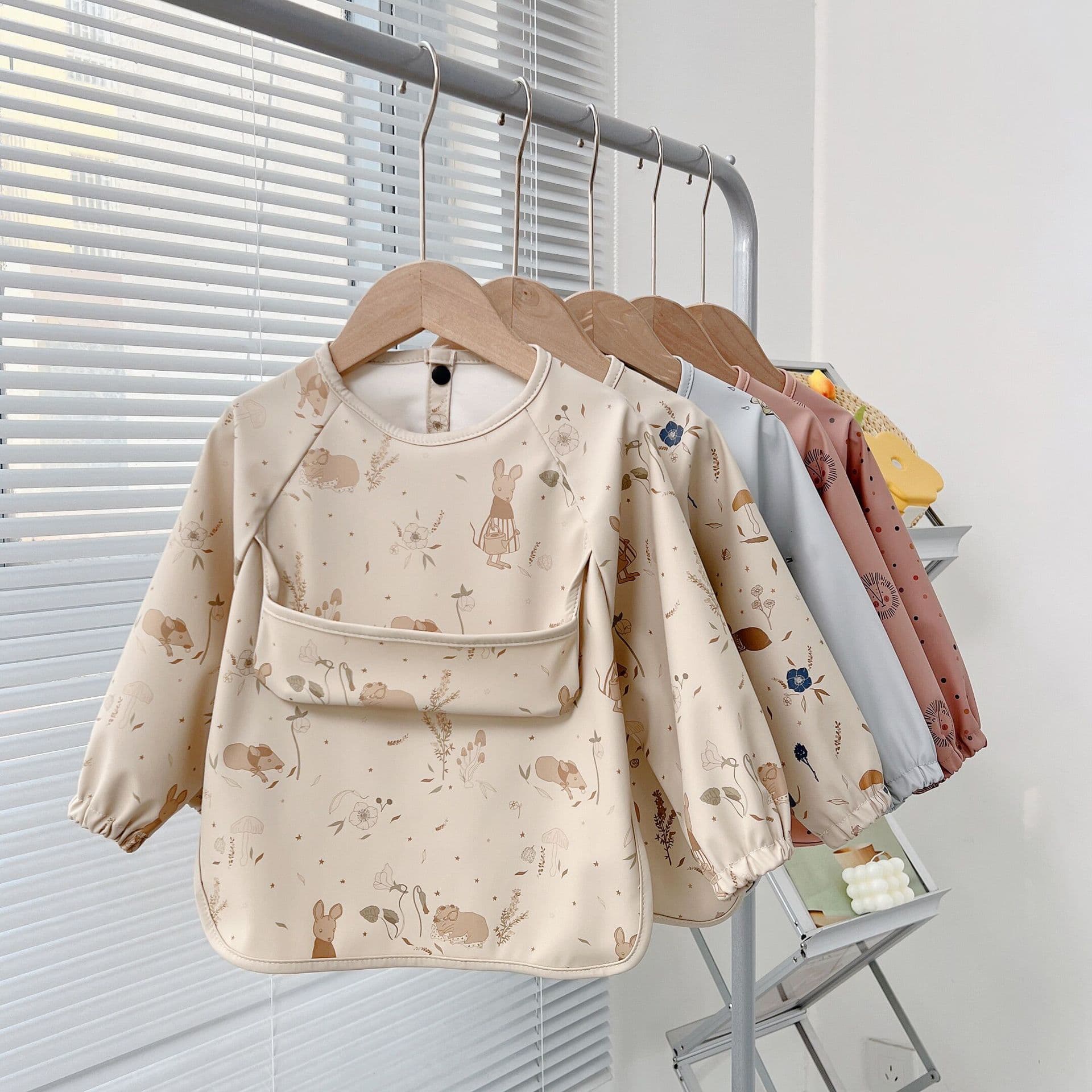 Baby Long-Sleeved Bib Class A New Children's Overalls for Girls, Waterproof for Boys, Stain-Resistant with Large Pockets, Back-Fastening Wear for Ages 1-3-6