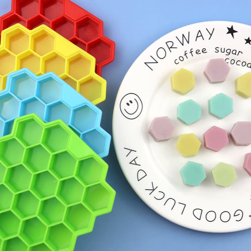 Spot wholesale silicone honeycomb ice tray honeycomb ice maker 37-grid summer fruit ice cube mold