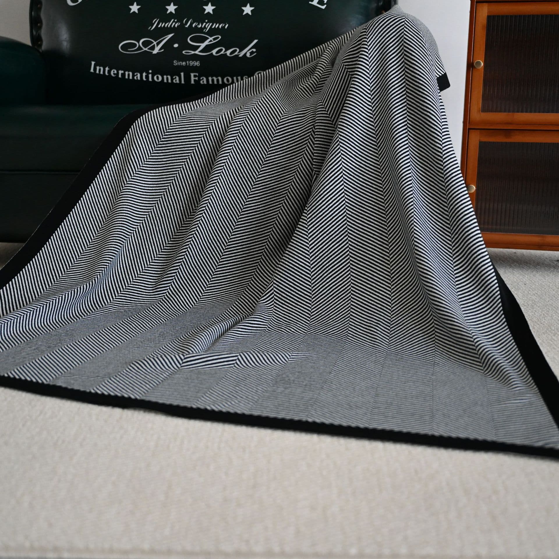 A35 Knitted Blanket 12-Needle Herringbone Pattern Light Luxury Airline Blanket First Class Leisure Throw for Homestay Bed Ends