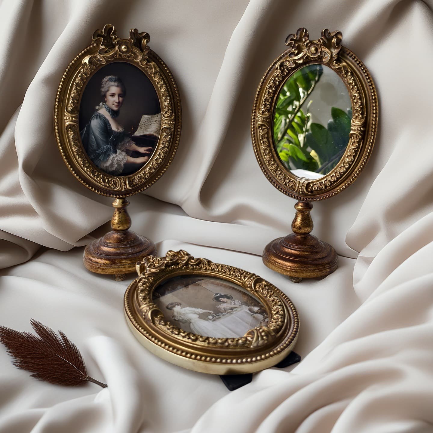 Resin Home European Vintage Distressed Tabletop Vanity Mirror for Living Room, Nostalgic Gold Dressing Mirror Decorative Ornament