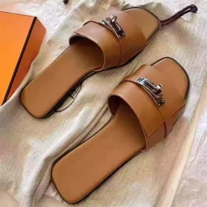 2026 New Summer Style Slip-On Slippers to Wear with Skirts, Small Chanel-Style Women's Shoes, Women's Soft Leather Flat Sandals