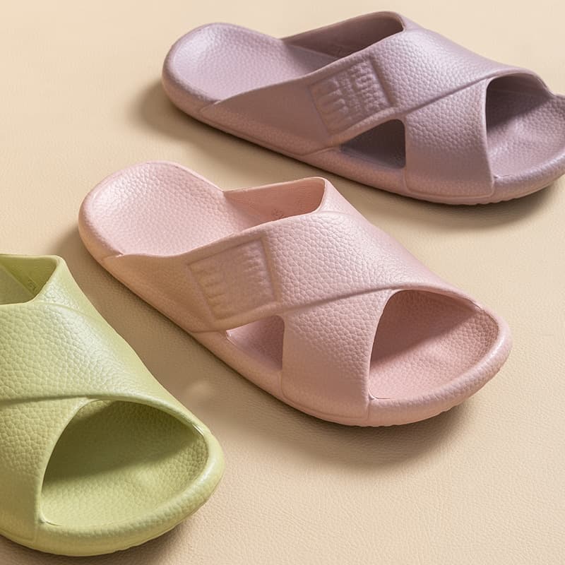 2024 New Premium Leather-Texture Cross Slippers Unisex Home Indoor Soft Sole Bath Slippers Wholesale