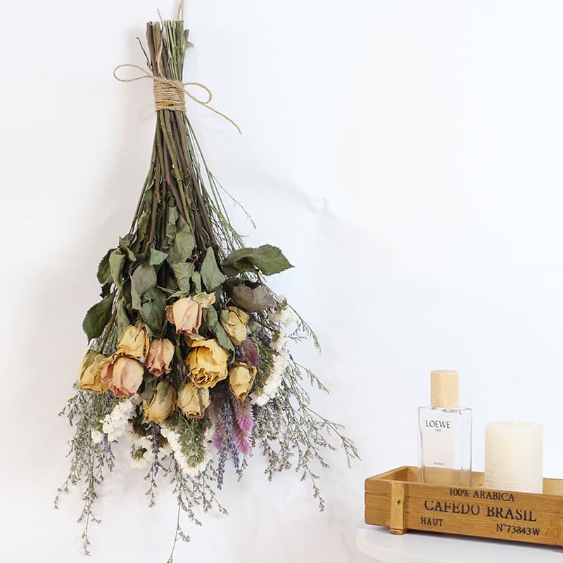 Wall-mounted decorative bouquet of dried roses, baby's breath, and real flowers in a mixed style, a luxurious upside-down display.